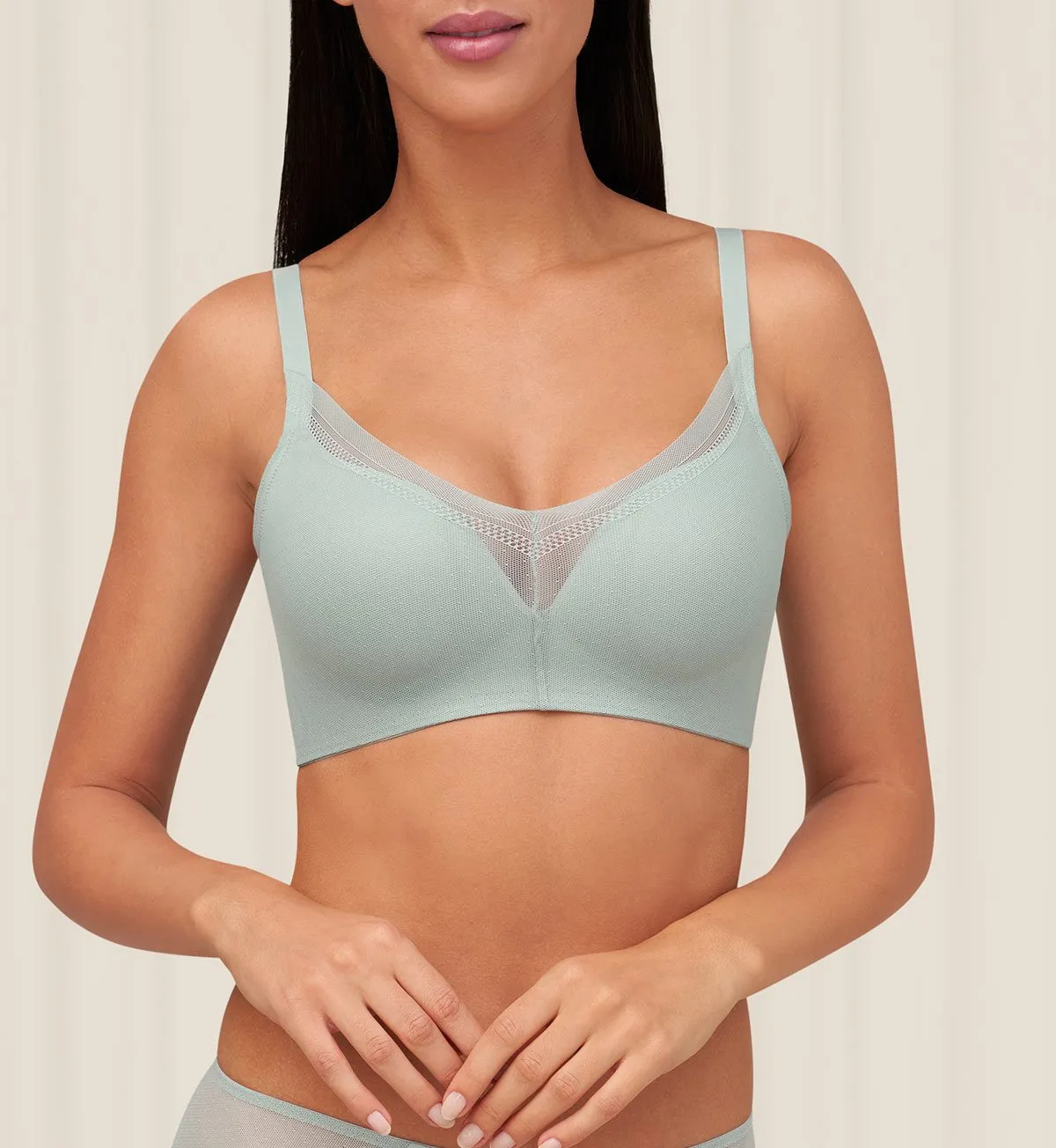 INVISIBLE INSIDE-OUT DELICATE NON WIRED PADDED BRA