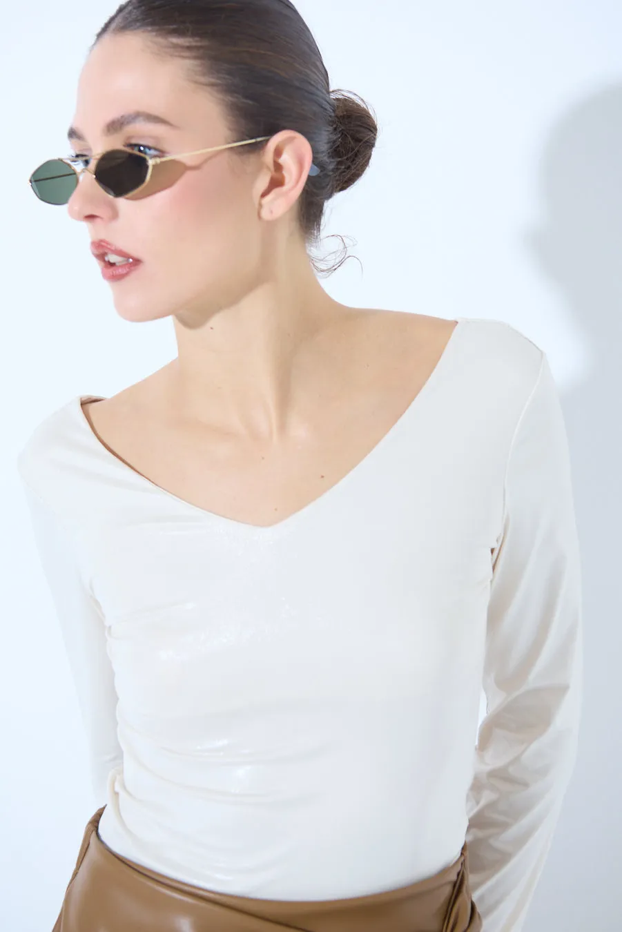 V-neck glossy fitted top wholesale