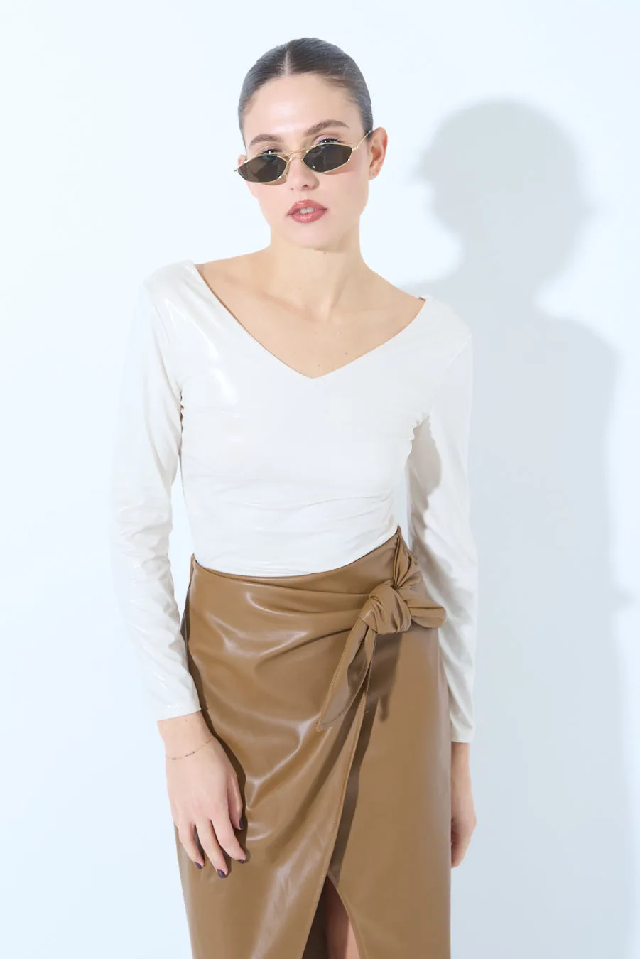 V-neck glossy fitted top wholesale