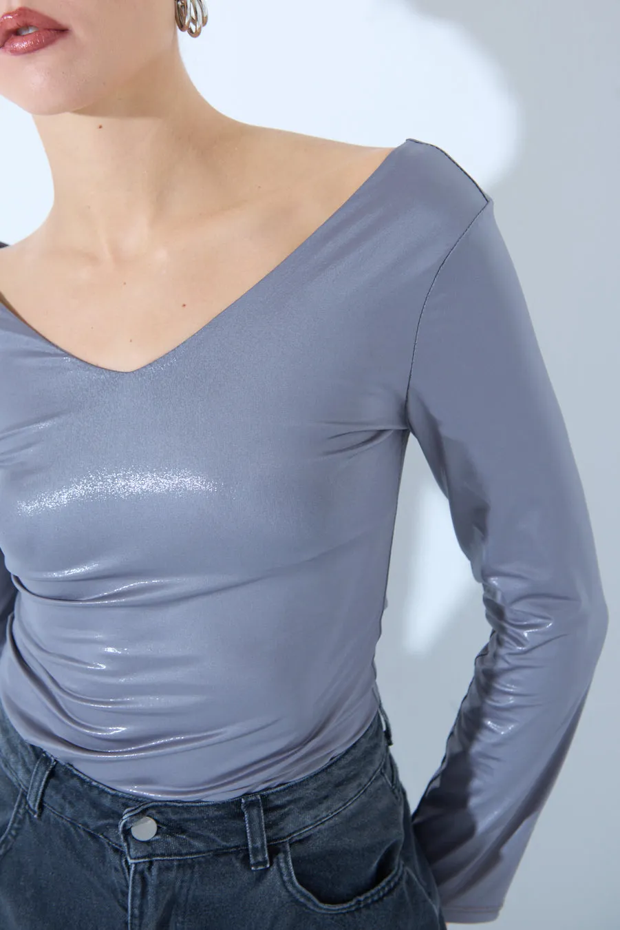 V-neck glossy fitted top wholesale