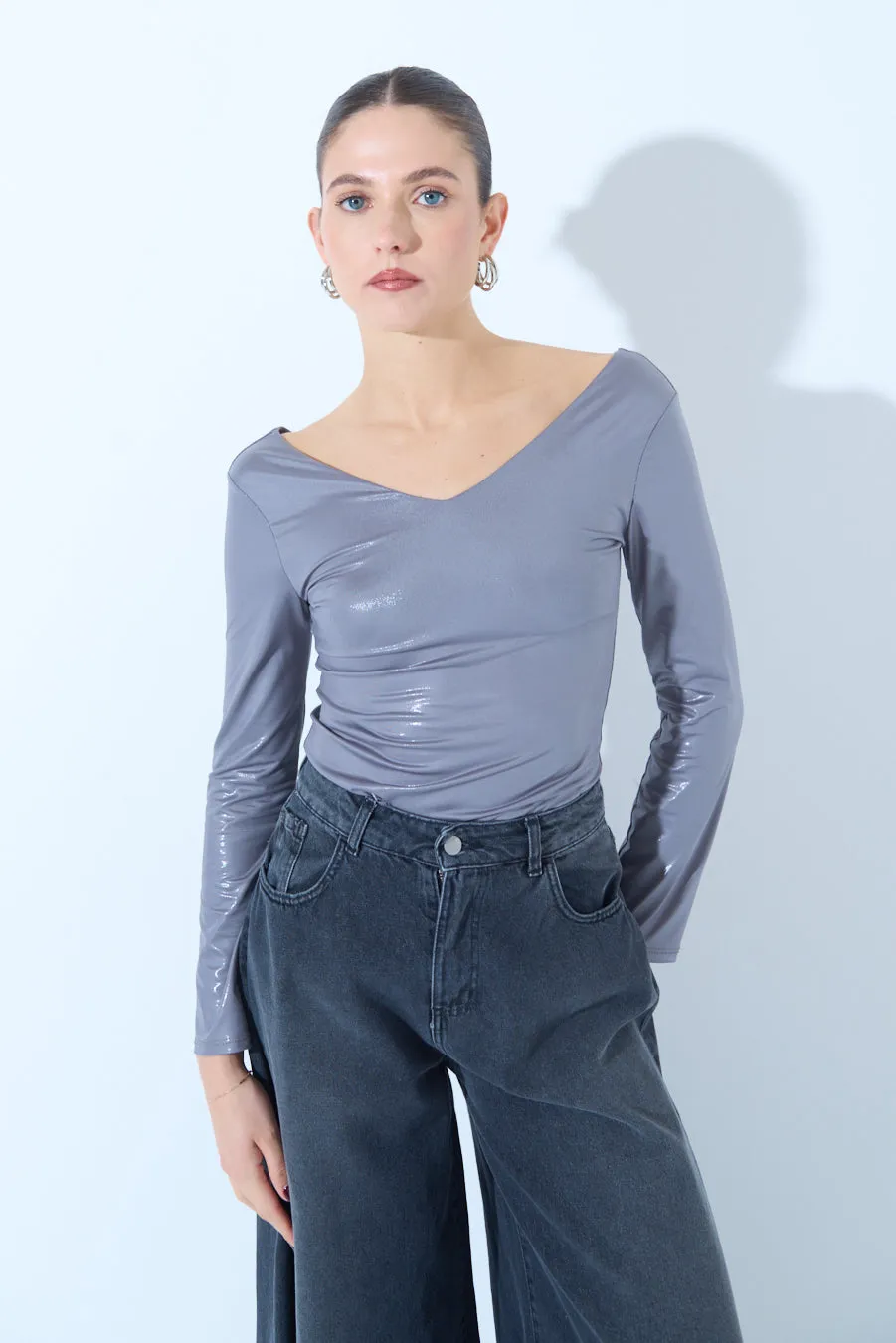 V-neck glossy fitted top wholesale